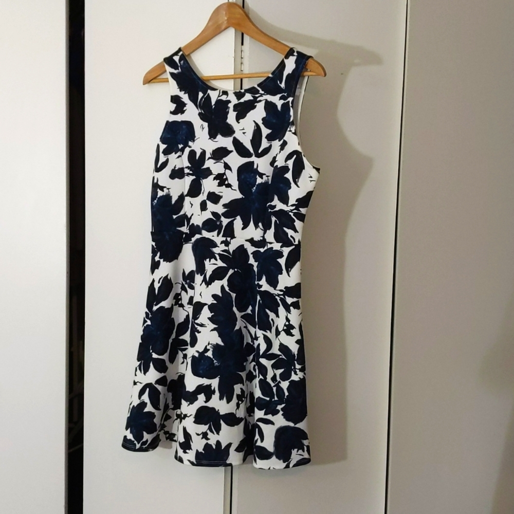 Mini dress white and navy size L - Picture 1 of 2